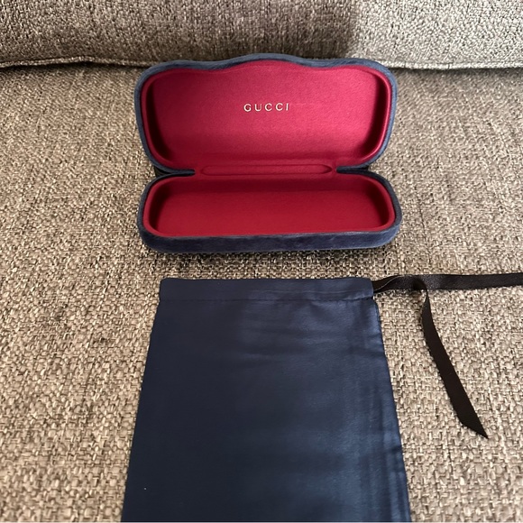 EUC Gucci OVERSIZED lightly used case and pouch in blue suede - Picture 3 of 5